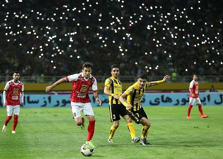 استادیوم نقش جهان اصفهان در شب